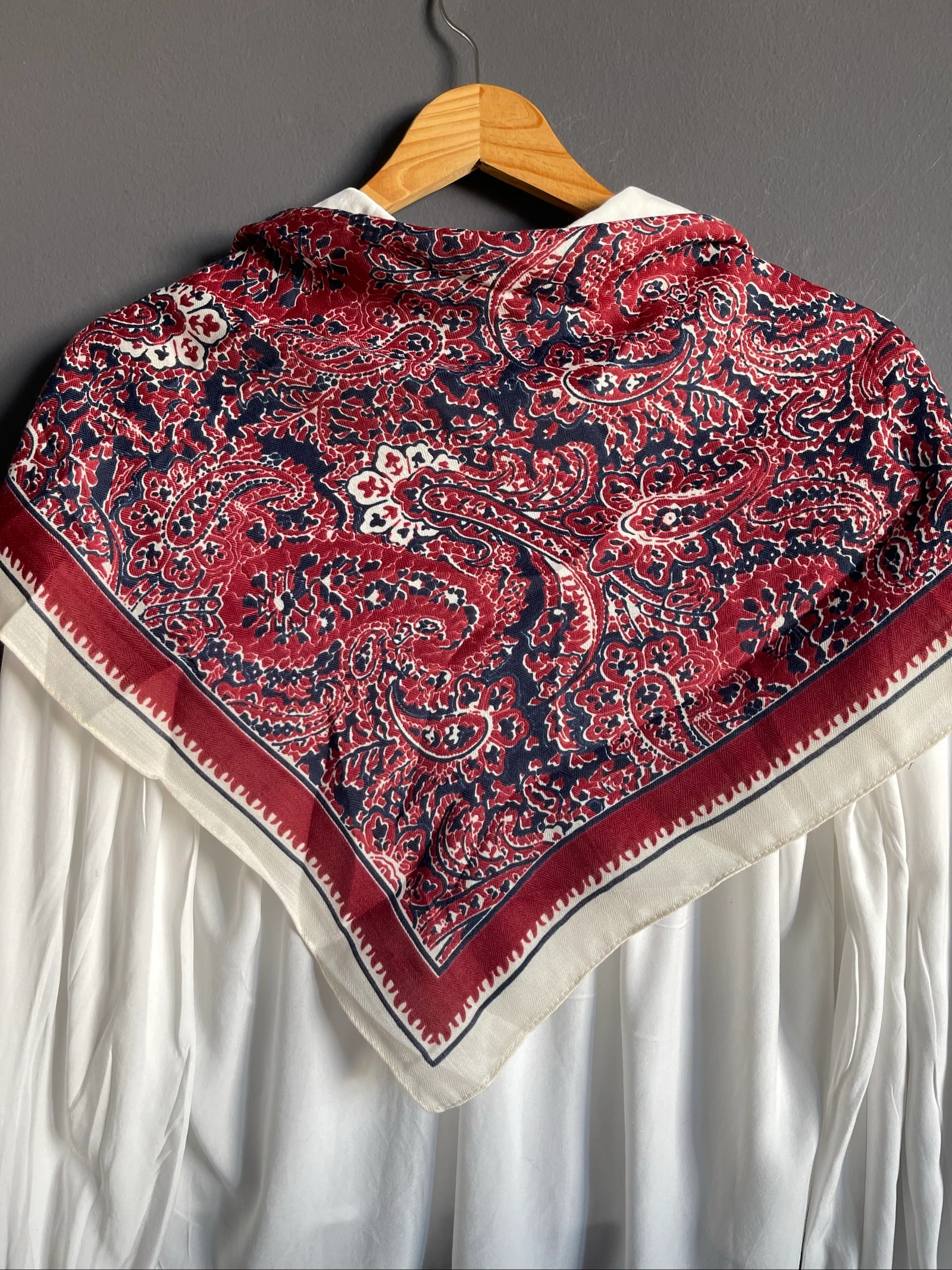 Foulard élégant 70x70 – photo 3